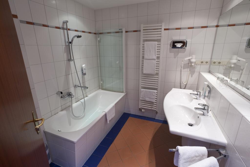 Moby Dick Hotel & Ferienwohnungen Вустров Номер фото